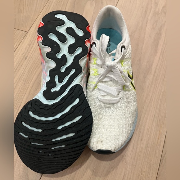 Nike Women’s White and Neon Green Sneakers - Picture 4 of 6